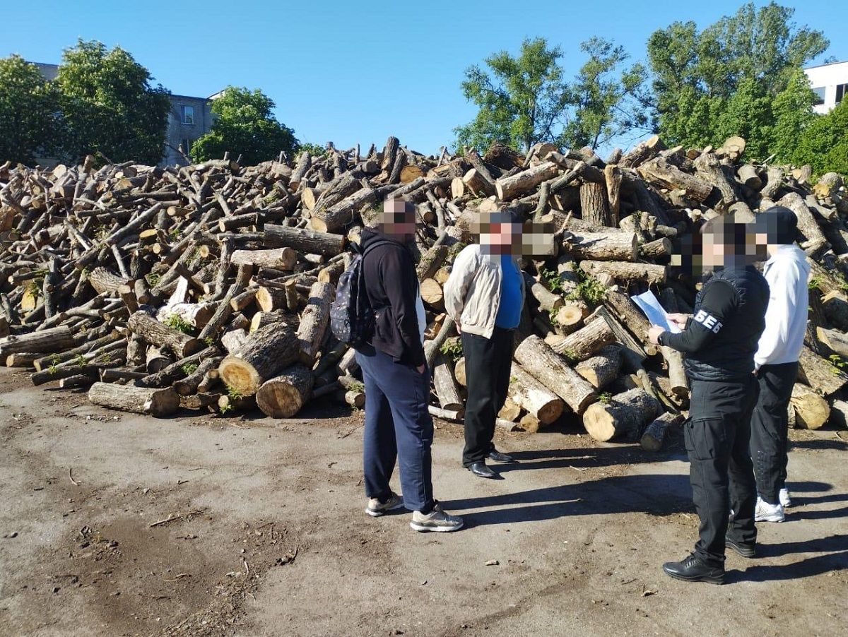 Вісьмох посадовців та підприємців викрили на масштабних розкраданнях під час закупівель для ЗСУ