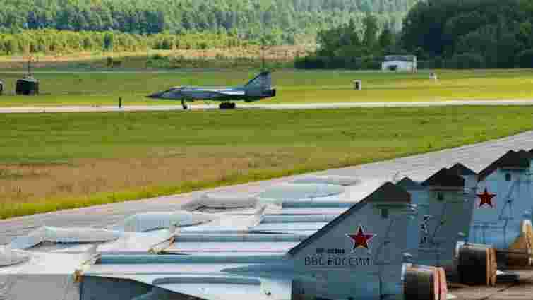 Безпілотники атакували російську авіабазу та завод вибухівки