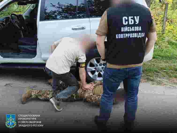 Правоохоронця з Волині викрили на контрабанді сигарет безпілотниками до Польщі