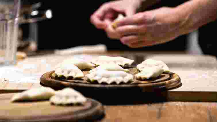 Як приготувати ніжне тісто для вареників без яєць: кулінарний лайфхак