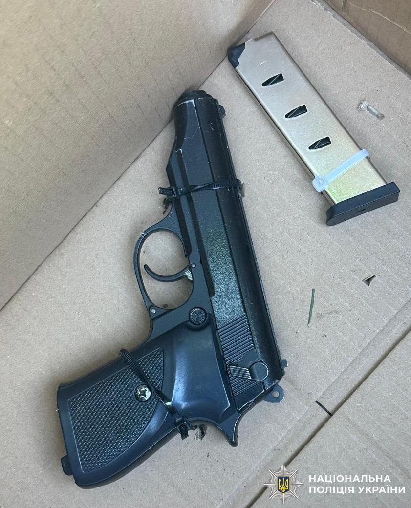 Вилучений у нападника пістолет