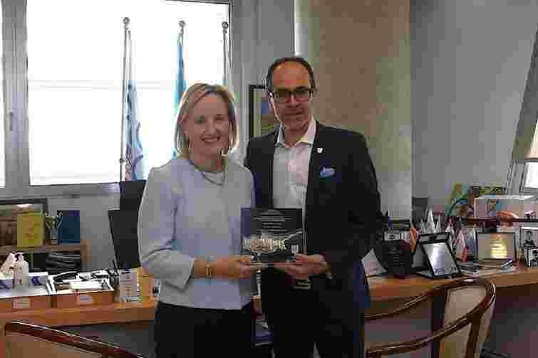 Тимчасово повіреною у справах США в Україні призначили Джулі Девіс