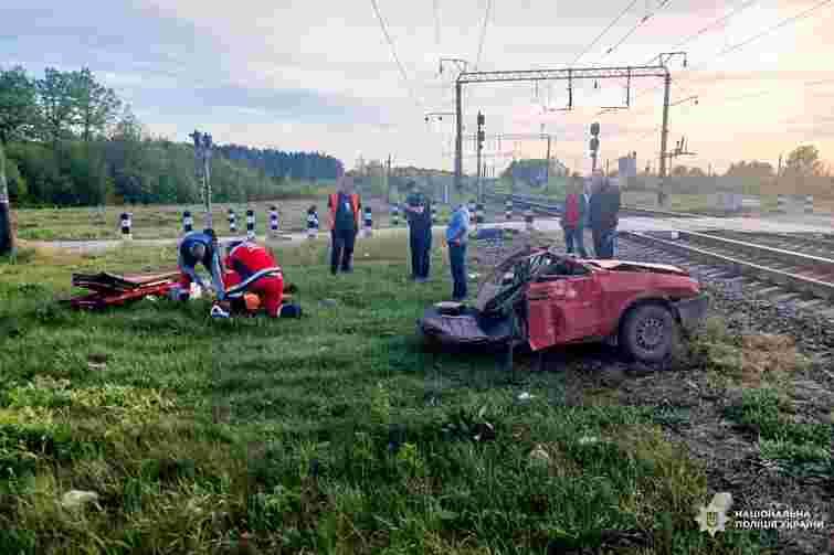 На Рівненщині потяг наїхав на автомобіль, загинули двоє братів