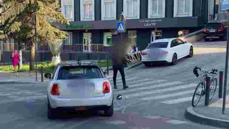 Водійка Mini Cooper збила 15-річного велосипедиста у Львові