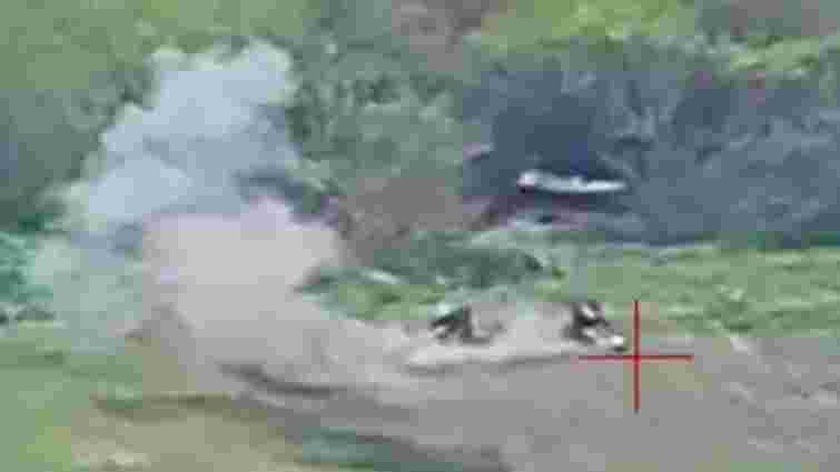 Спецпризначенці показали бій маневрового дрона проти потужної артсистеми росіян