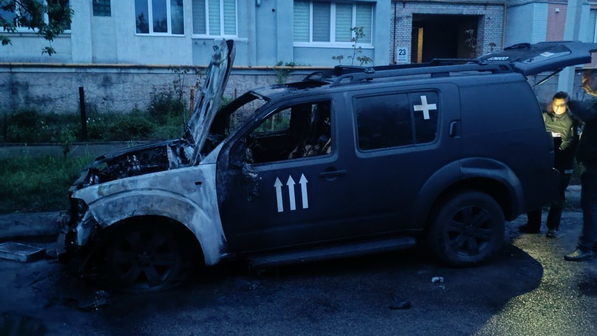 У Шептицькому на Львівщині невідомі підпалили автомобіль військового