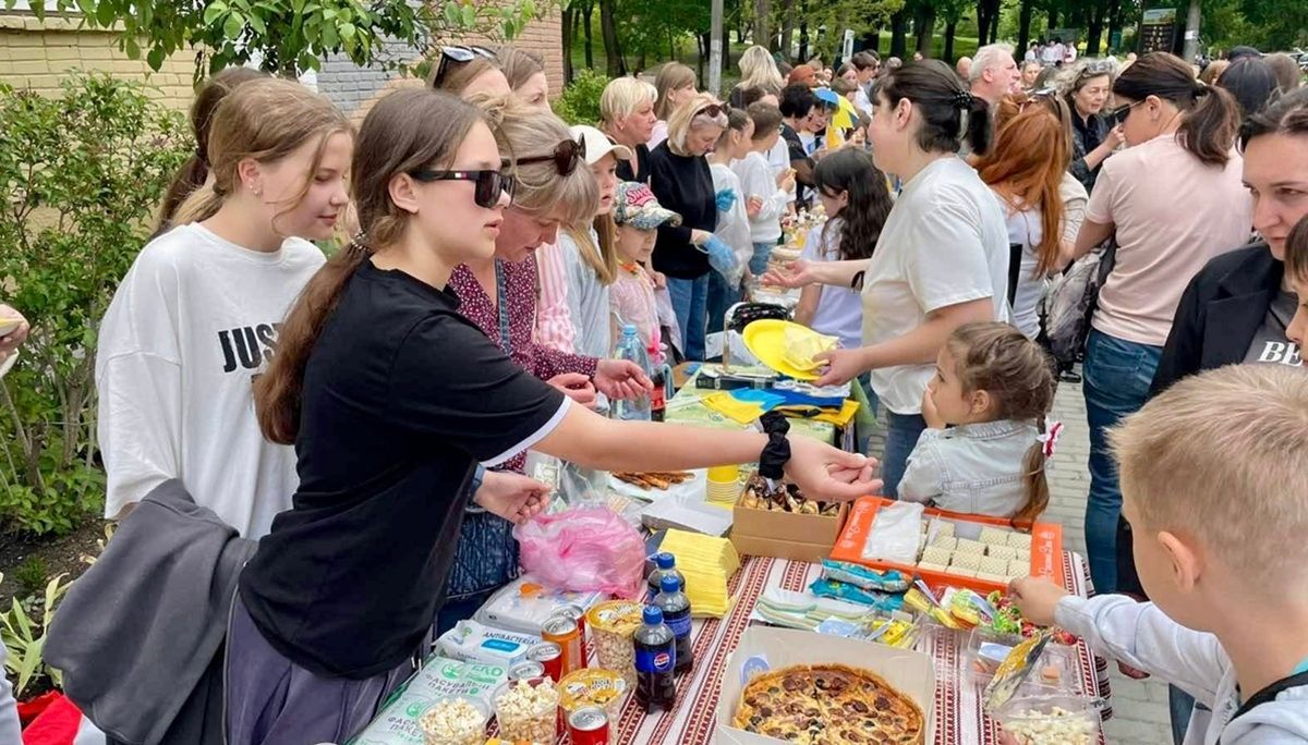 Під час благодійних ярмарків львівські школярі зібрали 7,8 млн грн для військових