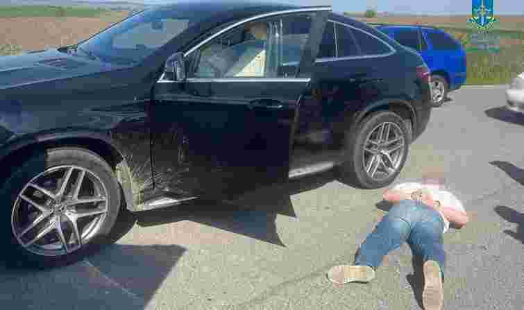 На Львівщині затримали переправника ухилянтів через річку за 12 тис. доларів