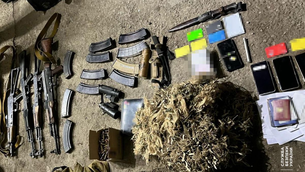 СБУ затримала торговців трофейною зброєю, яку доставляли на Львівщину поштою