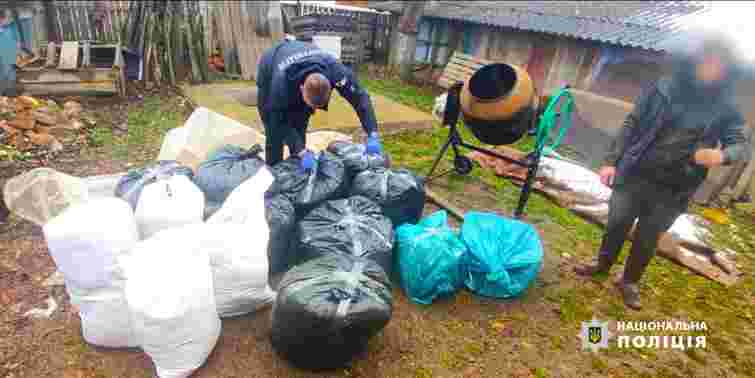 За масштабне виготовлення і продаж тютюну прикарпатцю присудили 100 тис. грн штрафу