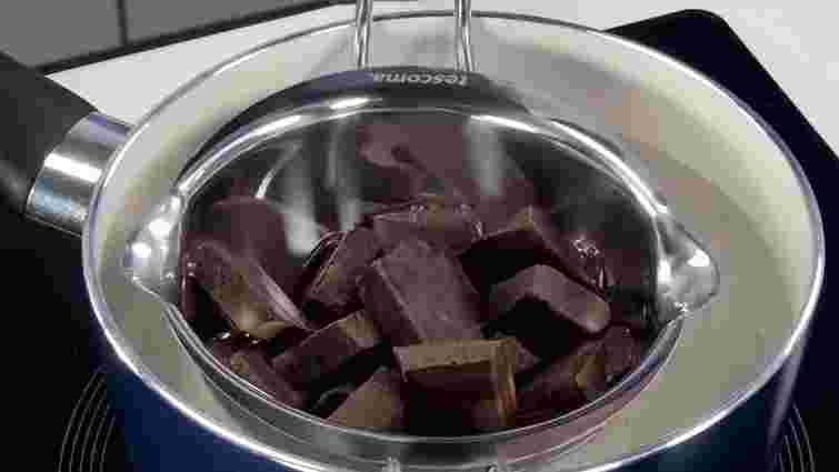 Що таке водяна баня в кулінарії та як зробити її самостійно: інструкція