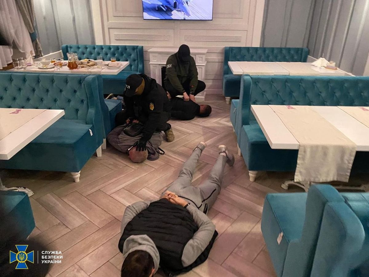Троє закарпатців уникли покарання за підкуп мешканців села на виборах 2020 року