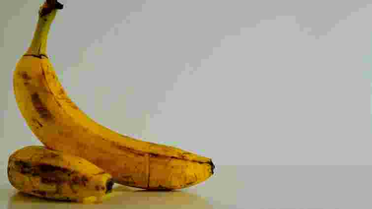 Чому банани чорніють і як цього уникнути: пояснення експертів 