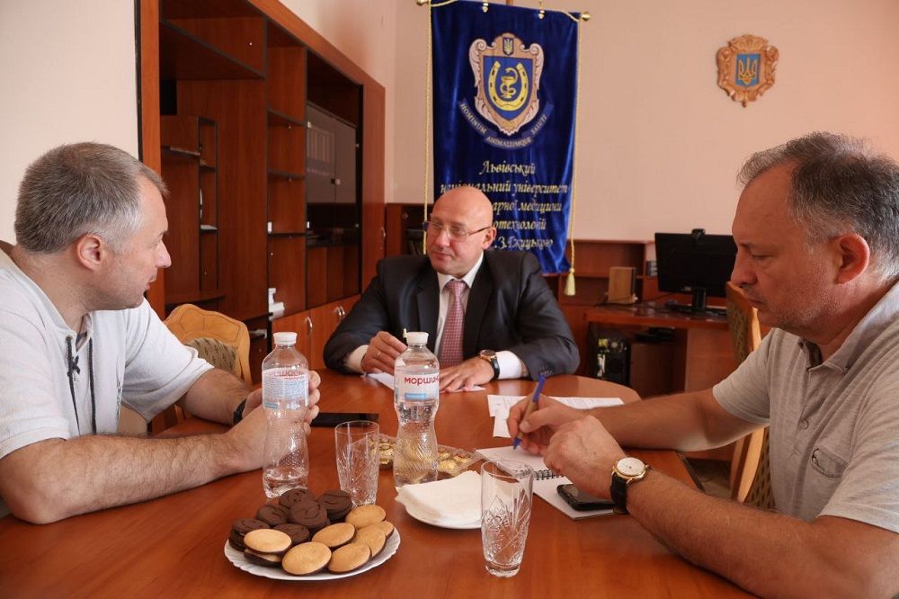 Зустріч в. о. ректора з медіа. Фото Четвертої студії