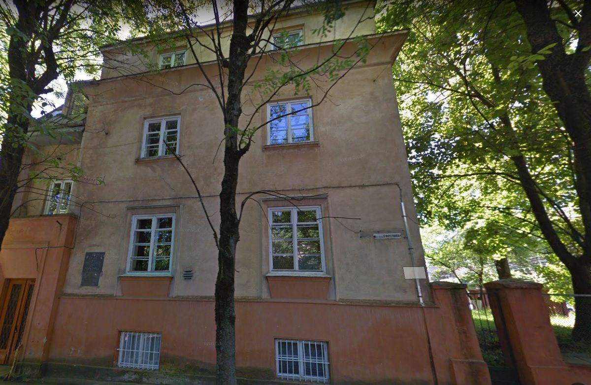 Львівська облрада продає онкополіклініку та ще дев'ять комунальних приміщень