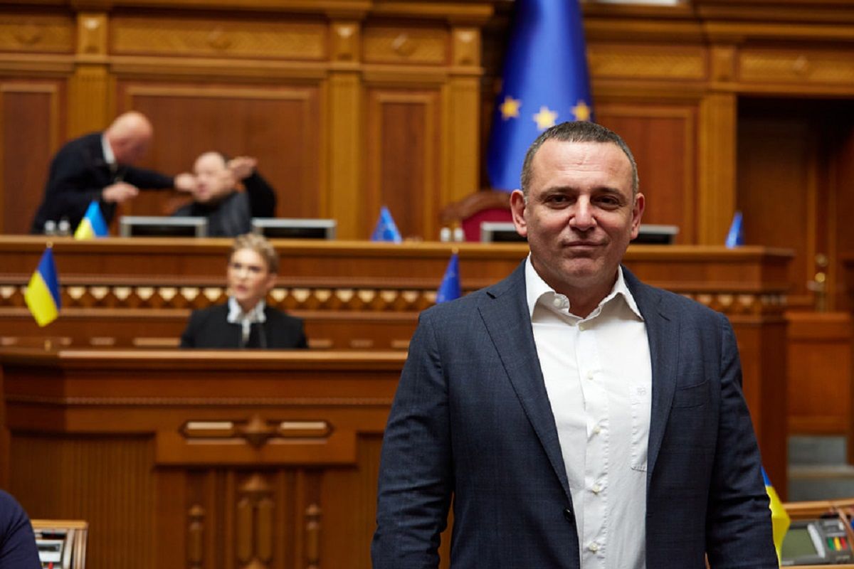 Народний депутат Бужанський привітав українців з Днем перемоги 9 травня російською мовою 