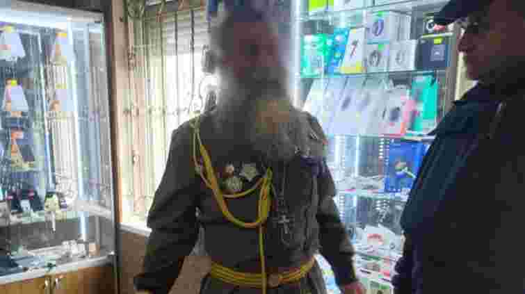 На Закарпатті поліція затримала священника УПЦ МП у формі солдата радянської армії