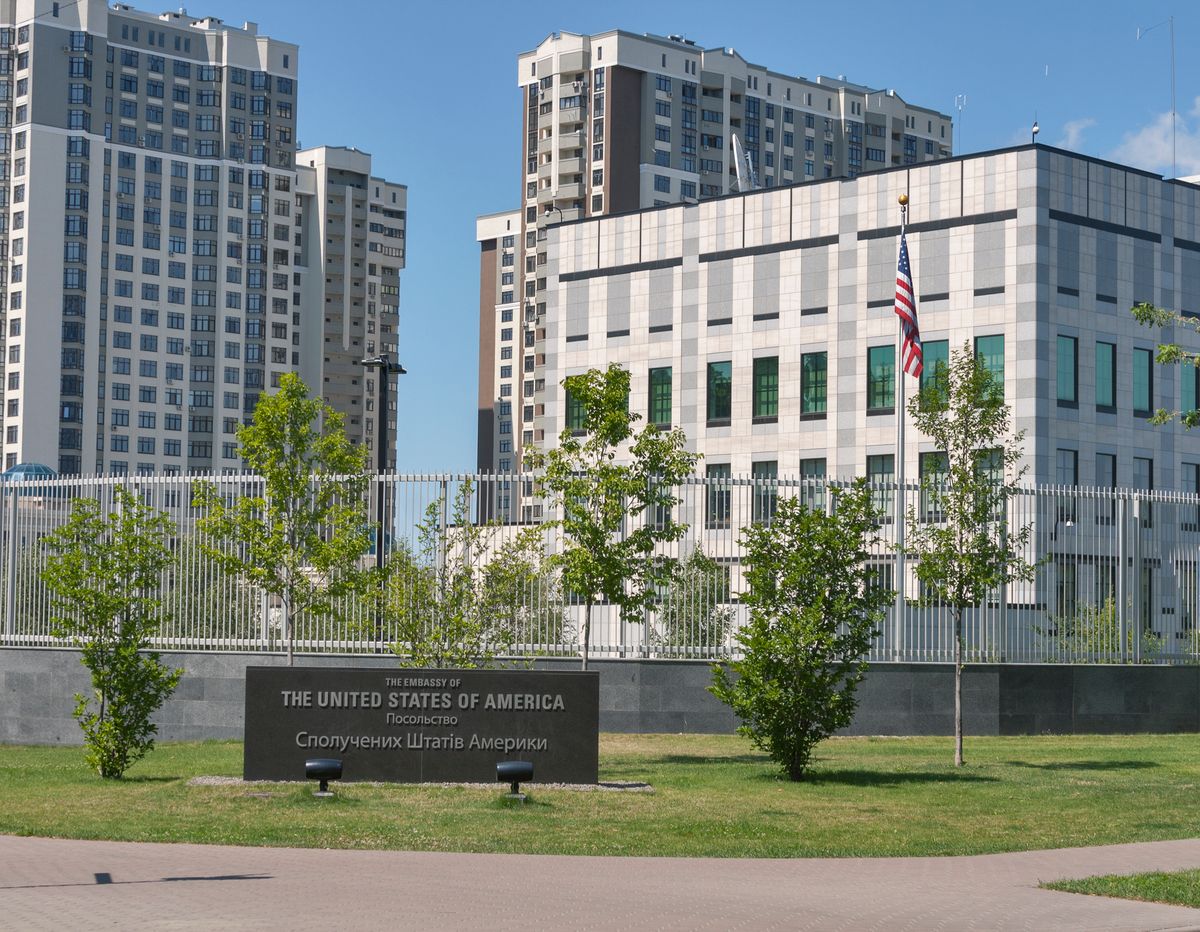 Посольство США попередило про ризик масованої повітряної атаки на Україну