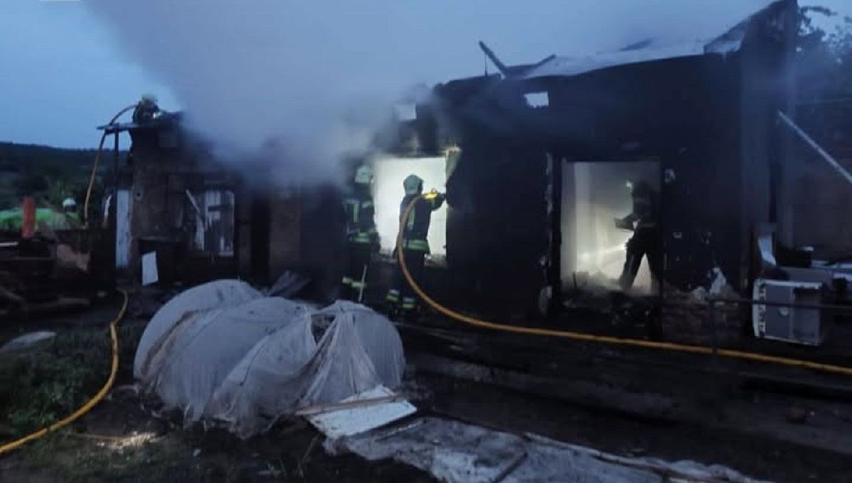 У селі біля Львова на пожежі в літній кухні загинула людина
