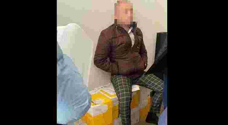 Екскерівника відділення банку на Львівщині покарали за хабар від ухилянта