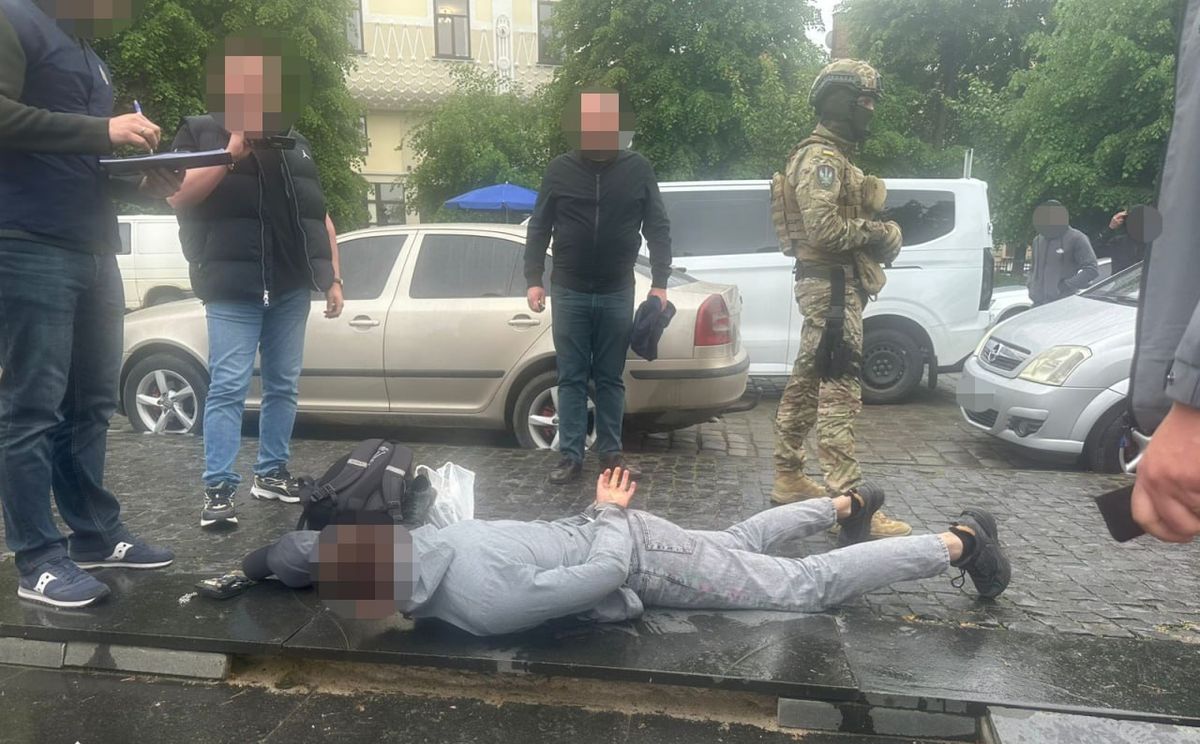 Правоохоронець з Буковини намагався налагодити схему перетину кордону для ухилянтів