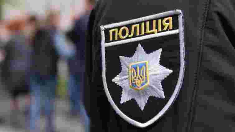 Прикарпатцю загрожує чотири роки тюрми за хабар поліцейському, який віз його у ТЦК