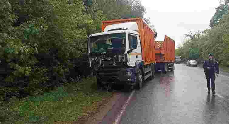 На Волині водій Land Cruiser спричинив ДТП з вантажівкою та загинув