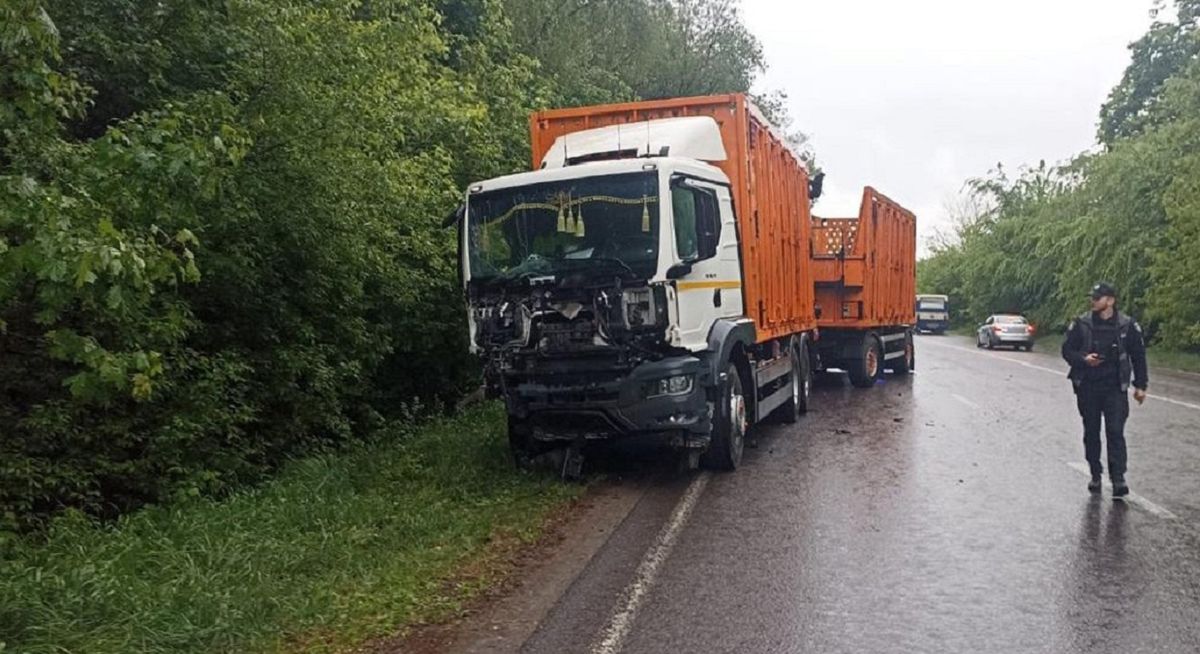 На Волині водій Land Cruiser спричинив ДТП з вантажівкою та загинув