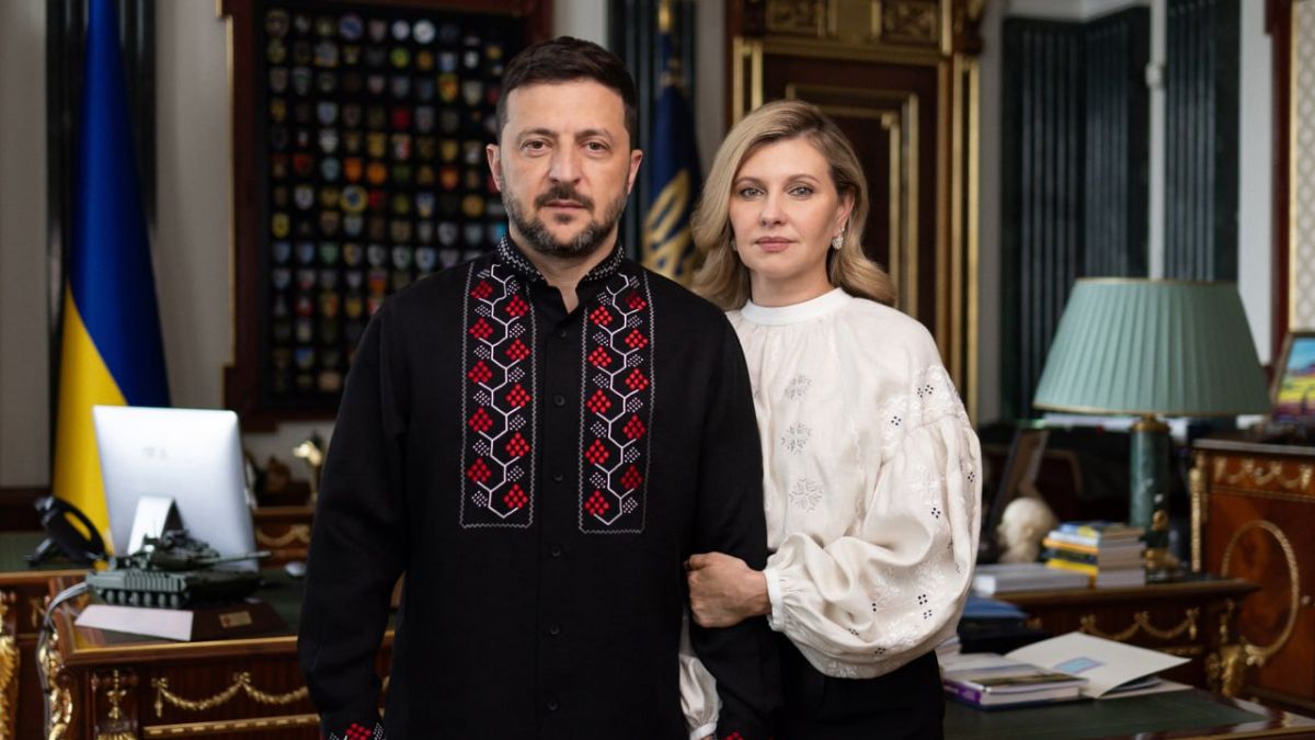 «Сила, що тримає світ»: які сорочки обрали Володимир і Олена Зеленські до Дня вишиванки