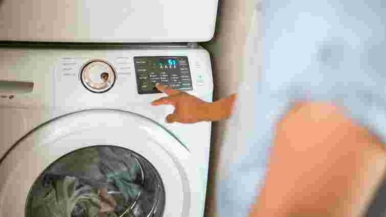 У відсіку пралки завелася цвіль: як позбутися її швидко і ефективно