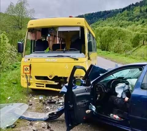 Аварія сталася поблизу села Ясениця-Замкова Самбірського району (фото очевидців)