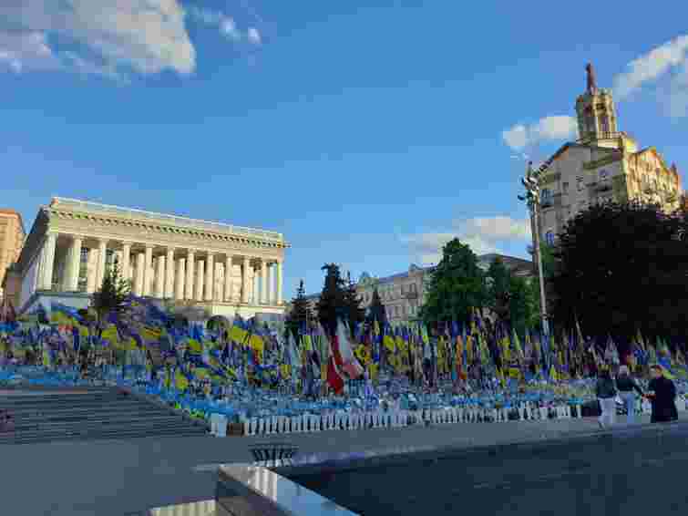 У Києві після пошкодження меморіалу загиблих бійців на Майдані Незалежності посилили охорону 