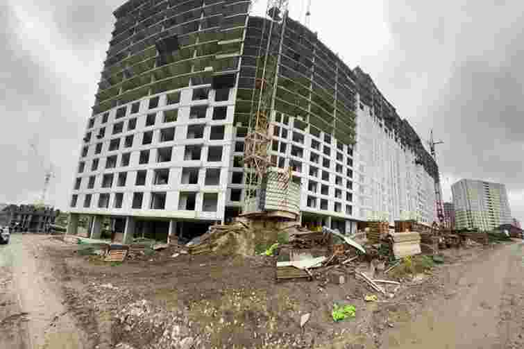 У Тернополі чоловік випав з недобудованої багатоповерхівки і загинув