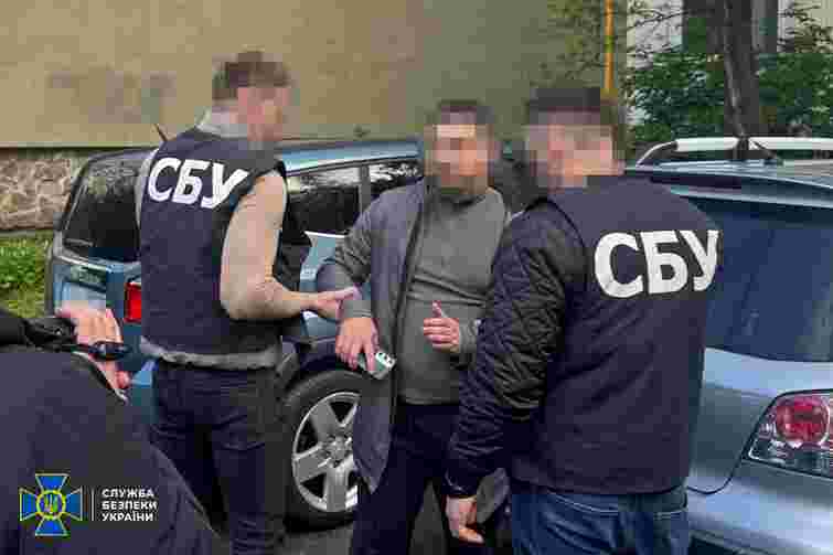 На Прикарпатті посадовець ДПСУ торгував інформацією із закритих баз даних