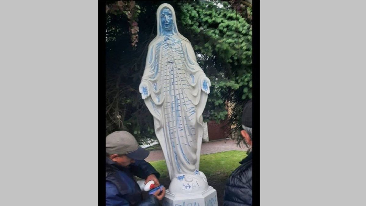 У Львові 48-річний вандал пошкодив скульптуру Божої Матері