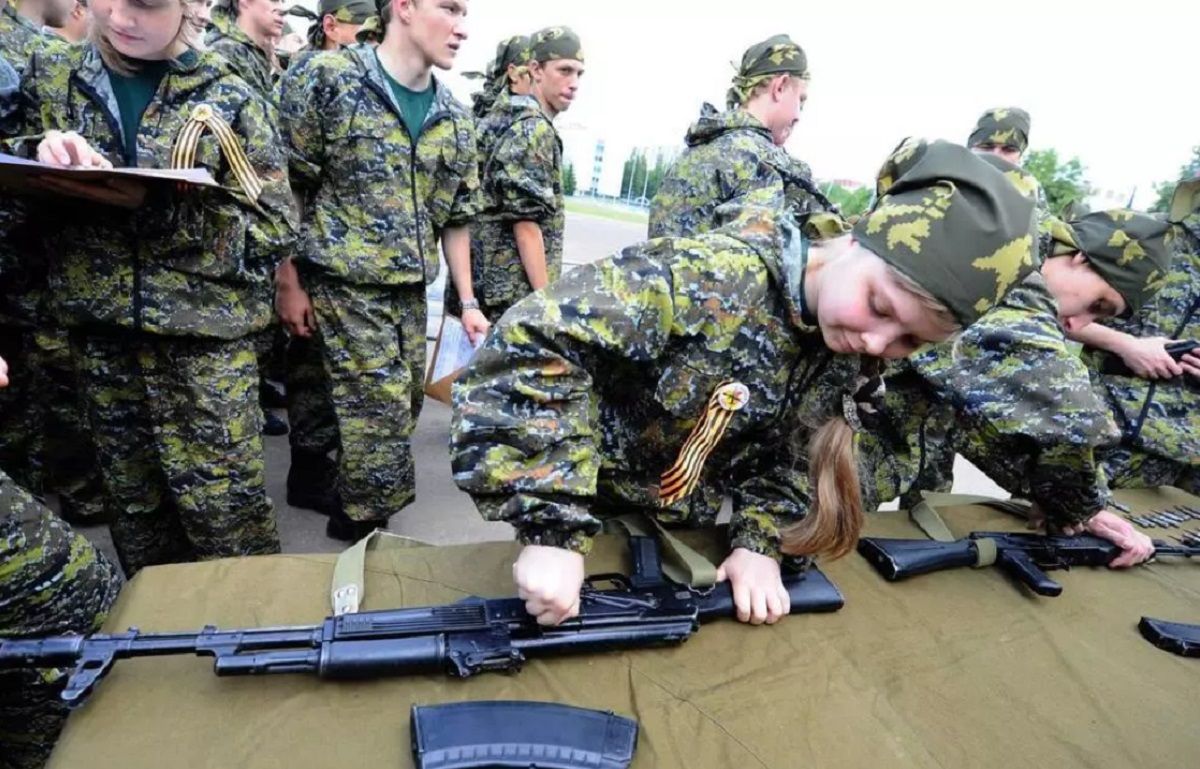 Росіяни готують дітей-сиріт з окупованих територій до війни проти України  