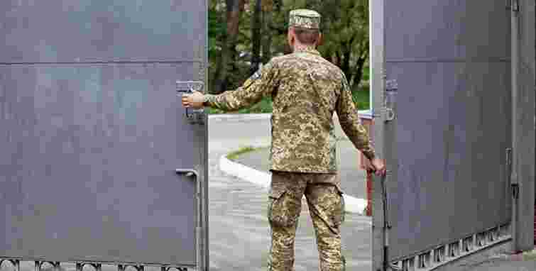 У Харкові 39-річний чоловік вистрибнув з вікна третього поверху місцевого ТЦК