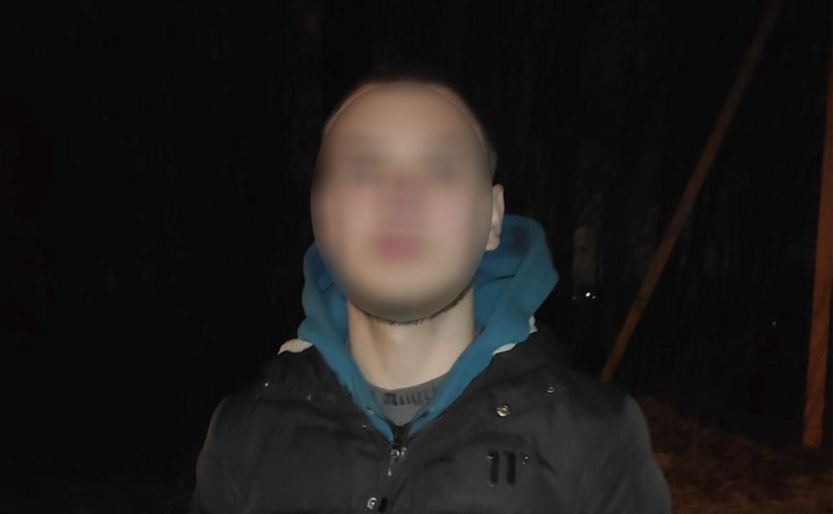19-річний львівʼянин із пістолетом напав на продавчиню кіоска