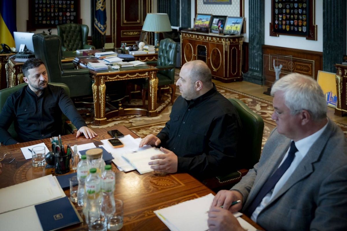 Зеленський доручив сформувати постійну розширену групу для перемовин з Росією