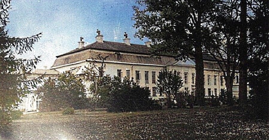 Палац у селі Пеняки (кольоризоване фото 1911 року)