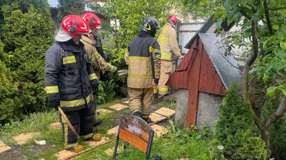 У Зимній Воді тіло зниклого чоловіка виявили у криниці