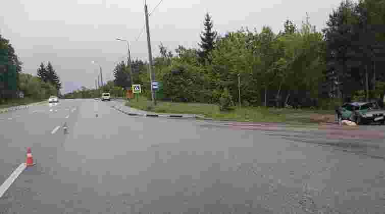 На Тернопільщині водій авто смертельно травмував пішохода, а потім врізався в припаркований ВАЗ