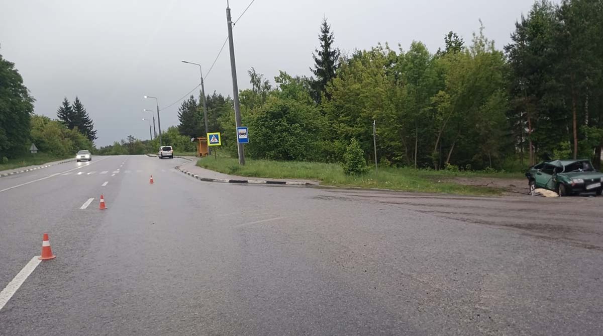 На Тернопільщині водій авто смертельно травмував пішохода, а потім врізався в припаркований ВАЗ