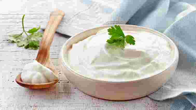 Краще викинути: три головні ознаки, що сметана зіпсувалася