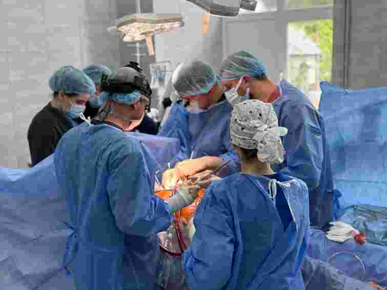 На Закарпатті лікарі зі Львова пересадили пацієнтам серце, нирки та печінку посмертного донора