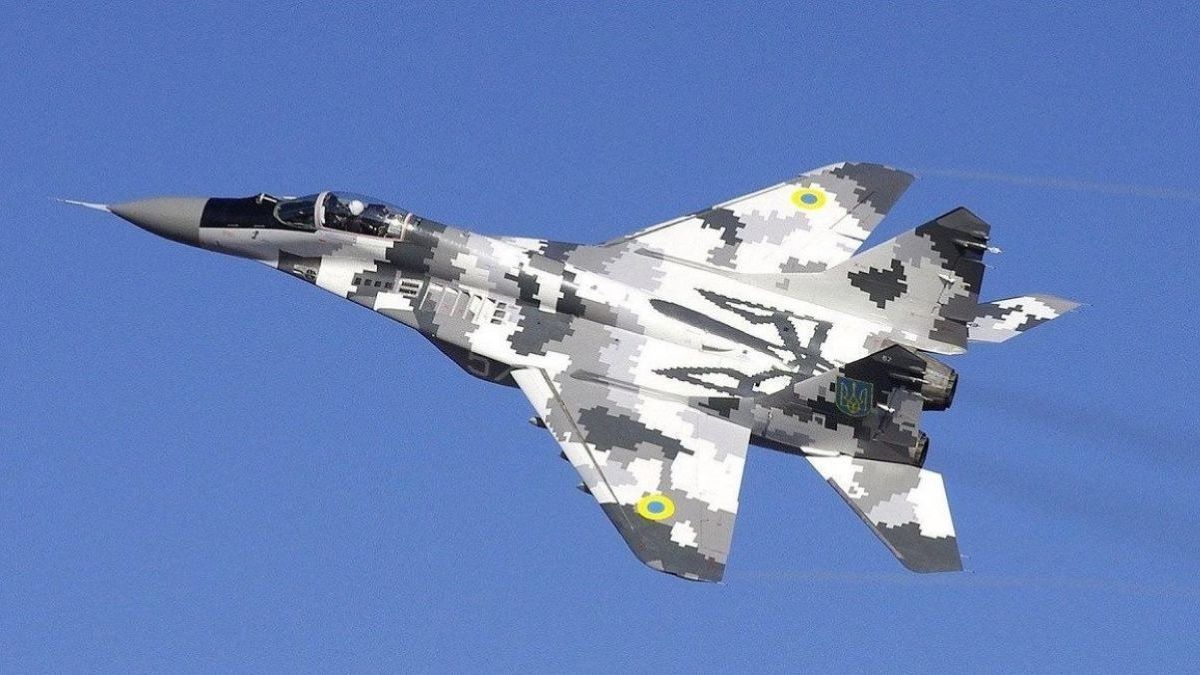 Повітряні сили показали відео нічного бою українського МіГ-29 та російського БпЛА