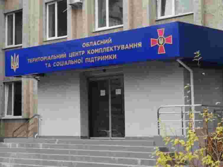 У Волинському ТЦК та СП чоловік напав із ножем на 46-річного військового