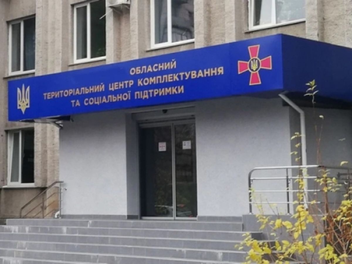 У Волинському ТЦК та СП чоловік напав із ножем на 46-річного військового