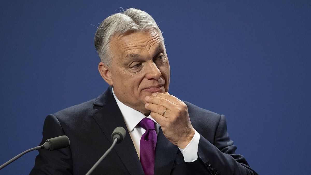 Група депутатів Європарламенту закликали Брюссель заморозити все фінансування Угорщини

