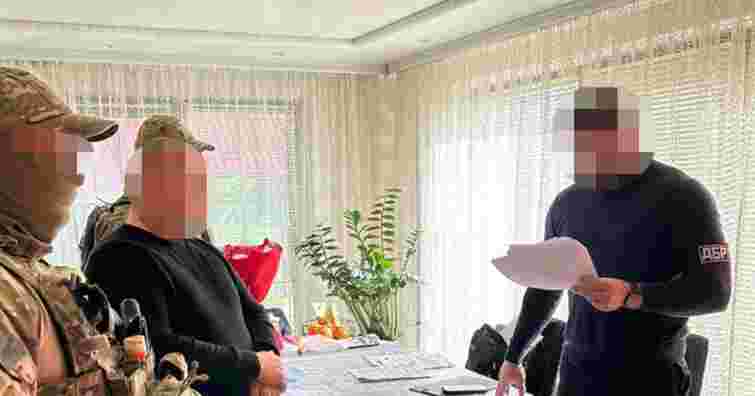 Підприємець з Рівненщини організував підпільний видобуток бурштину на 350 млн грн